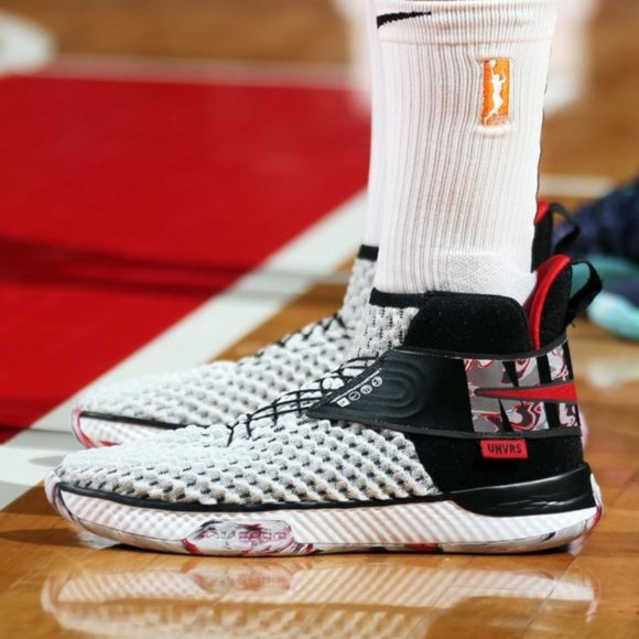 Nike Air Zoom UNVRS Basketball Flyease